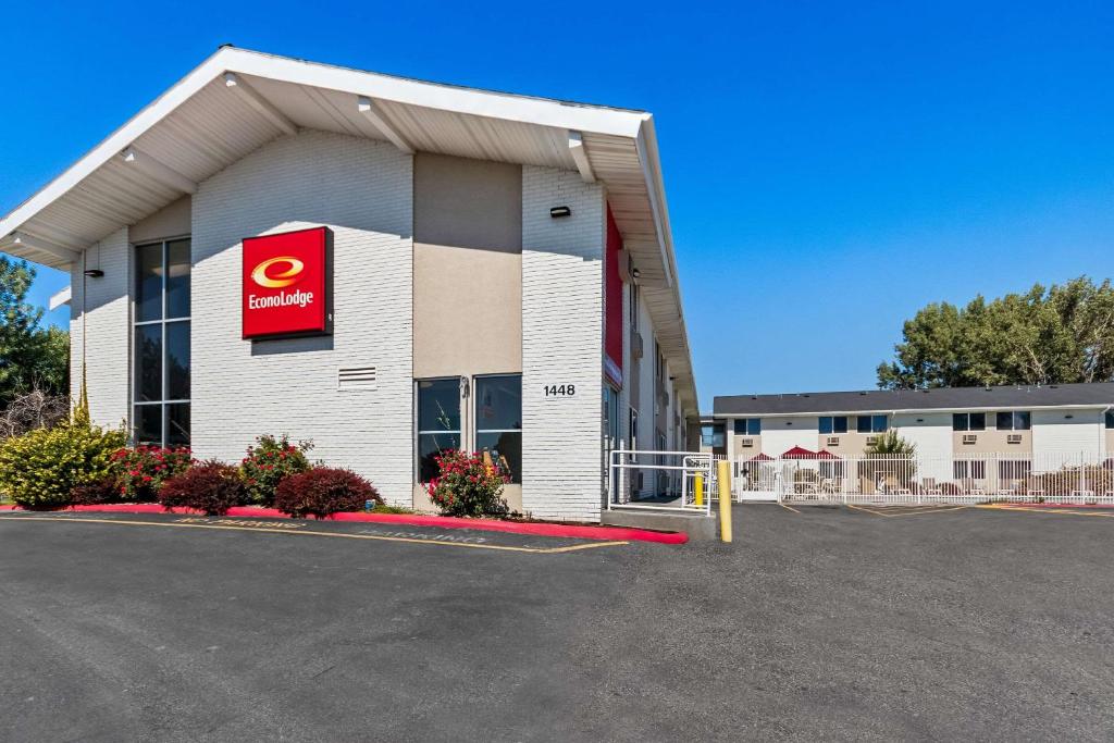 Econo Lodge image