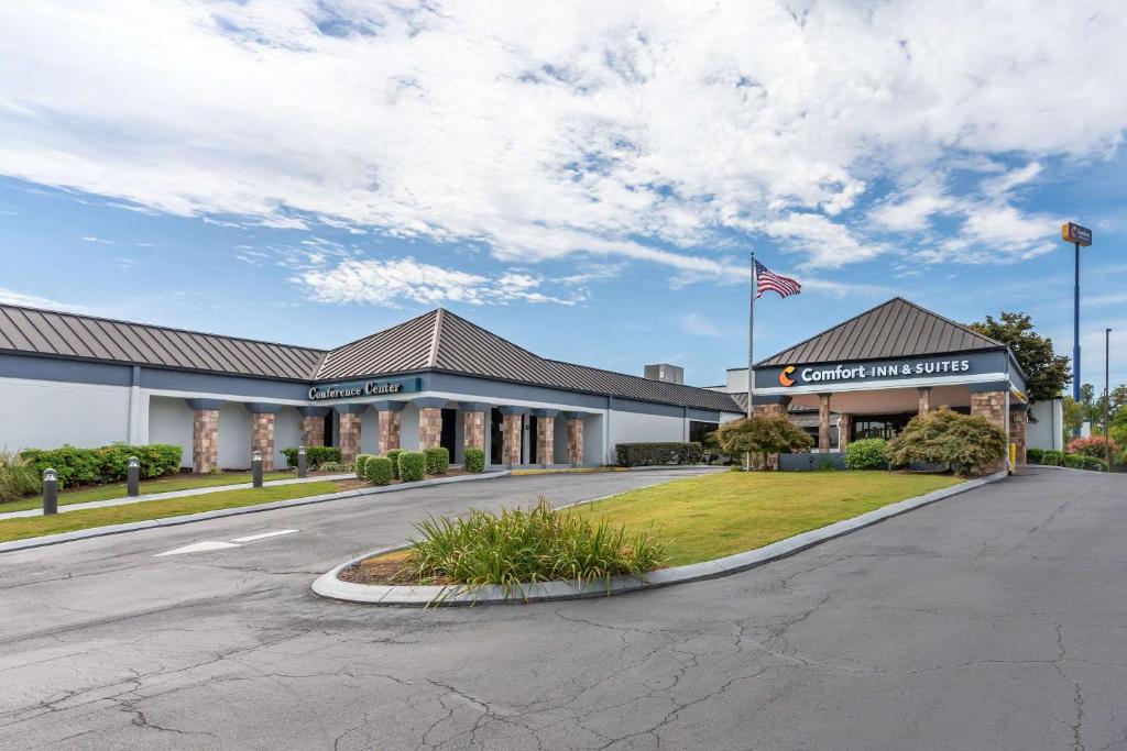 Comfort Inn & Suites Chattanooga-East Ridge image