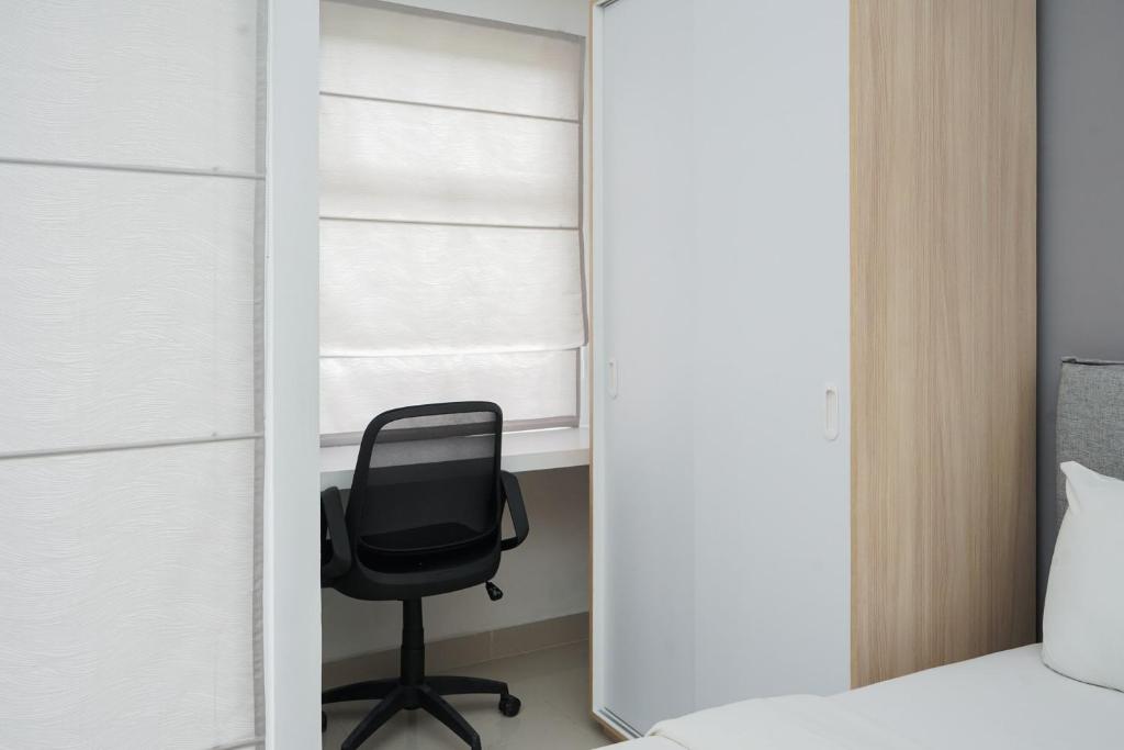 Comfort Living Studio Room at Serpong Garden Apartment By Travelio, Tangerang