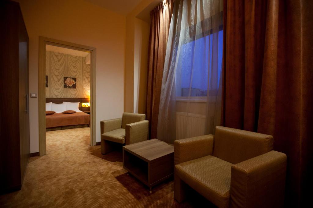 Сьюит (Полулюкс), RIN Central Hotel