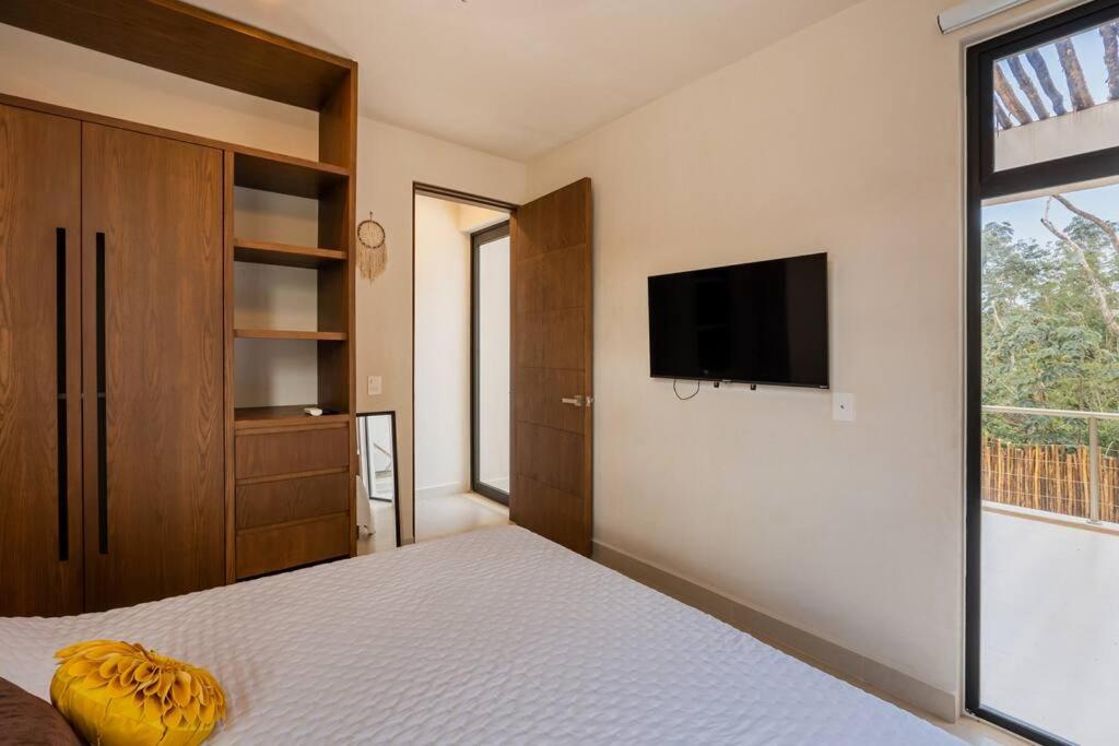 Close to Cenotes Private Pool 24hr Hr Security Gym Yoga Villa, Tulum