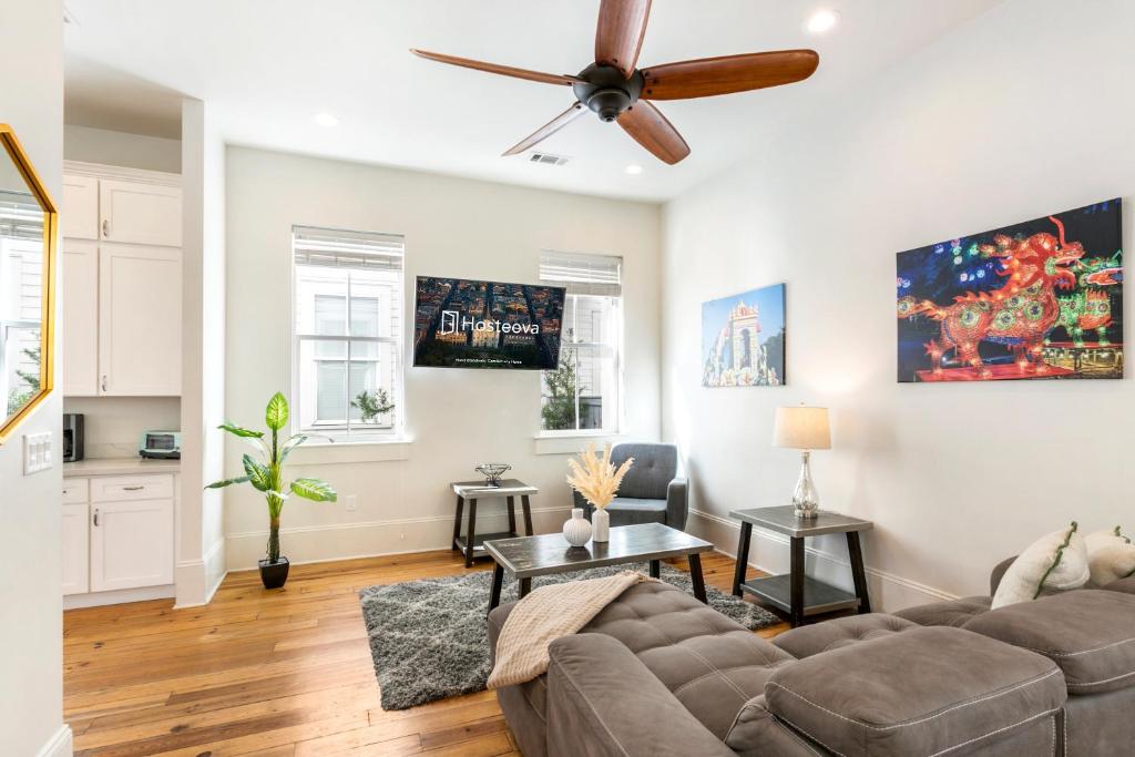 Private 3BR on Carondelet by Hosteeva - Tap to explore photos