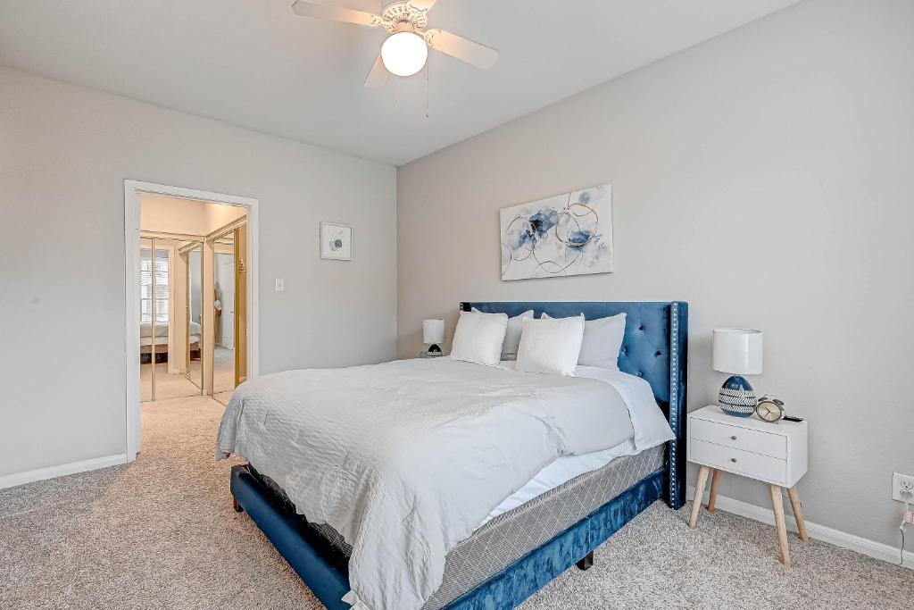 Houston's City Center Apartment - Pool & Gym image
