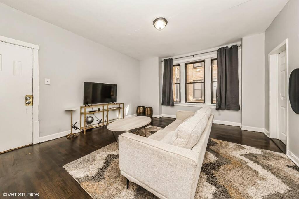 2 BR Apt Near Downtown Chicago and the LakeFront image
