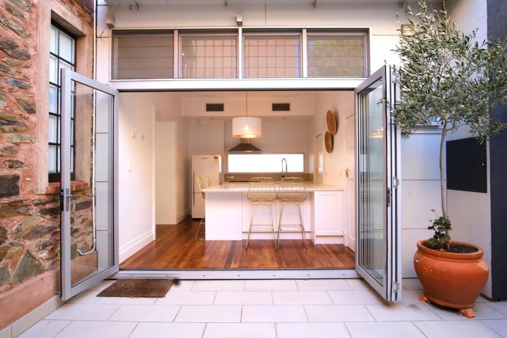 Spacious CBD terrace - 3 beds, wifi and parking