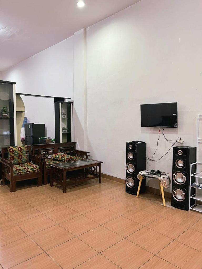 VILLA BUKIT MAS 4 KAMAR BERASTAGI SEBRANG MIKIE Funland photo 2