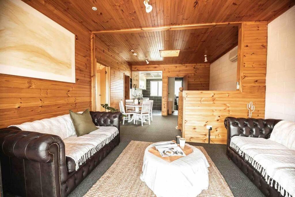 Spacious two bedroom apartment with mountain views photo 1