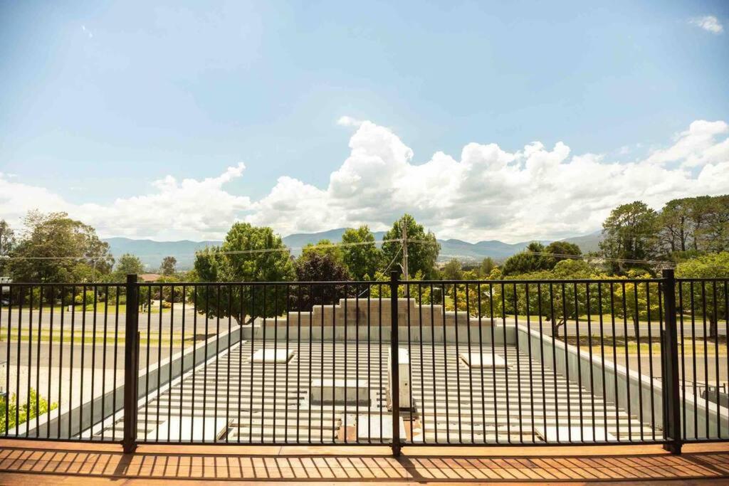 Spacious two bedroom apartment with mountain views photo 4