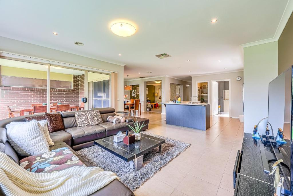 StayAU Spacious Stay Point Cook photo 3