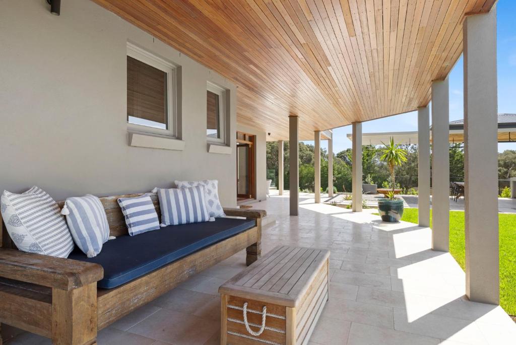 Serendib Luxury Sorrento Resort Living photo 3