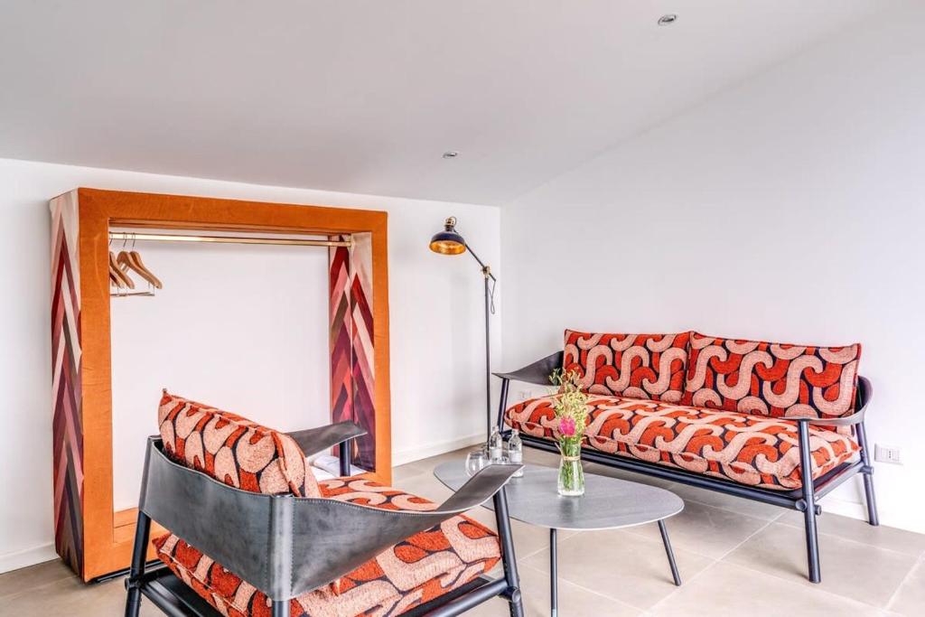 Villa Mediterranea with Heated Pool, Walking Distance from Town by Feeling Italy - Tap to explore photos