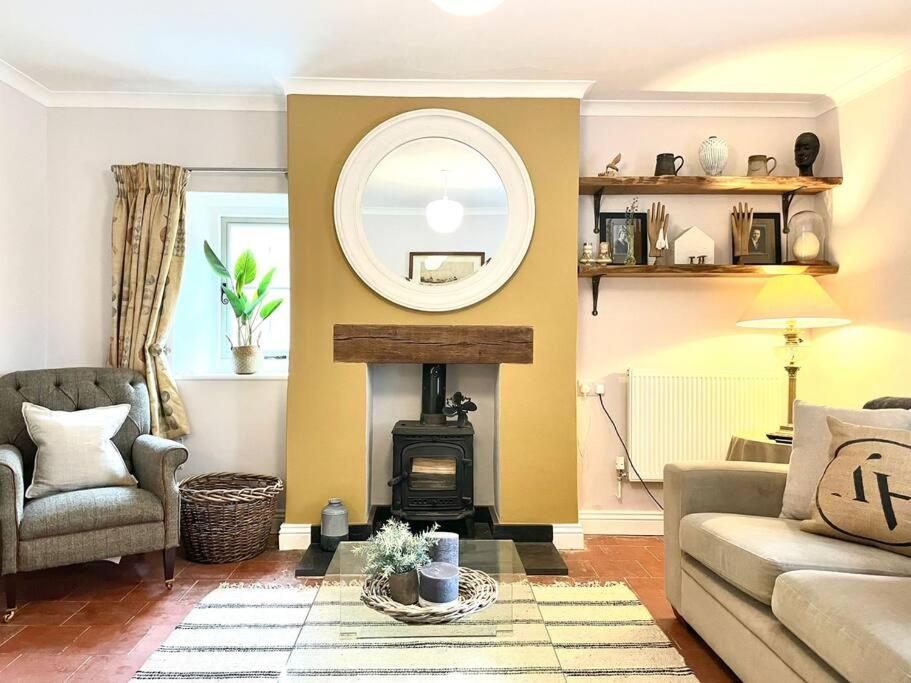 New - Stylish Cotswold cottage - Tap to explore photos