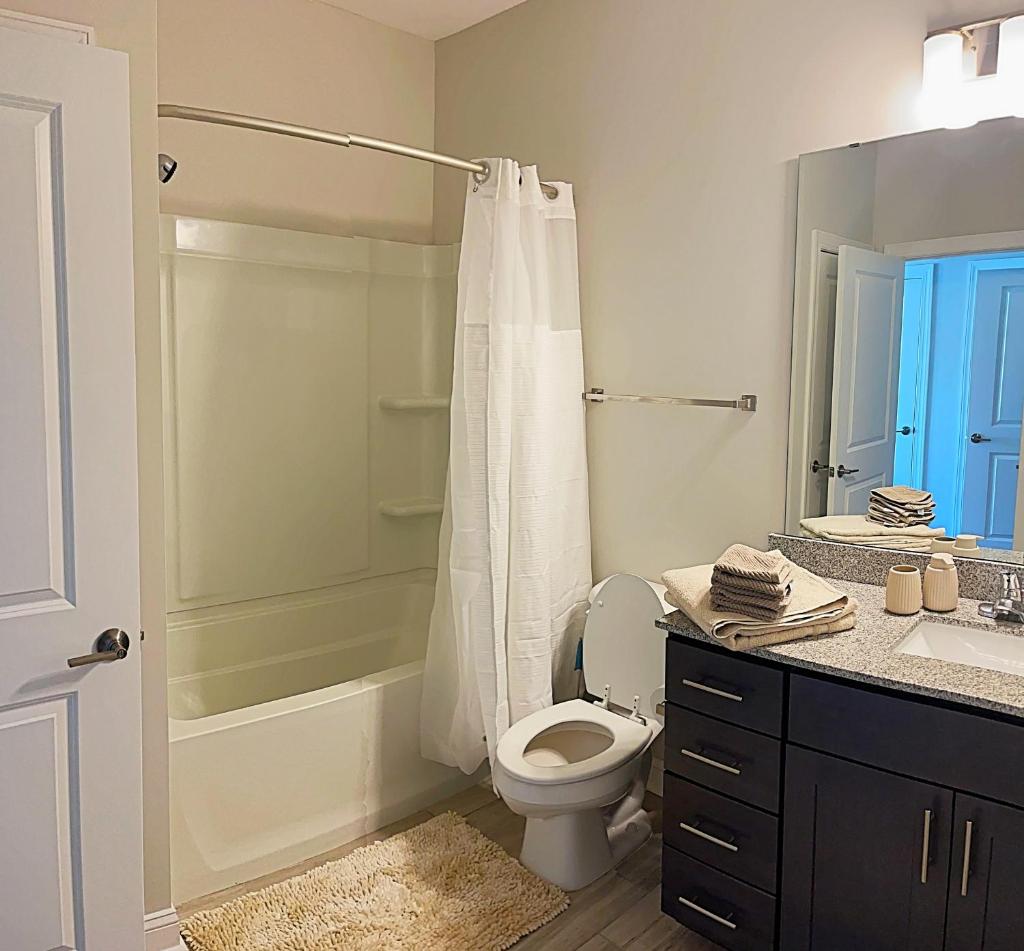 Quiet Apartment - 10 minutes from ECU image