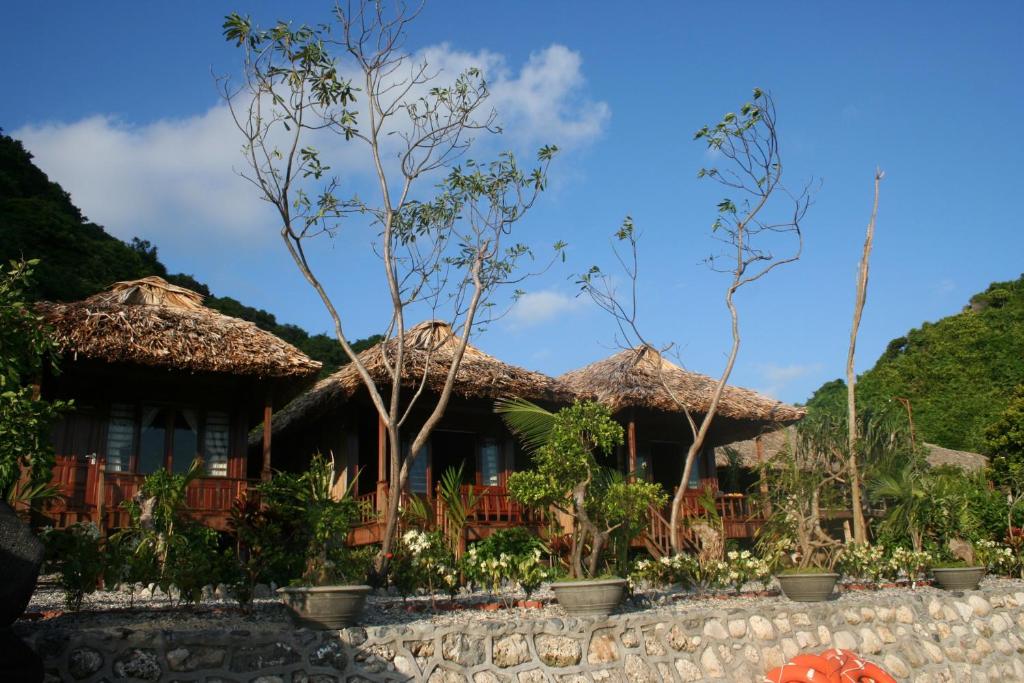 Номер (Улучшенное двухместное бунгало с видом на море), Monkey Island Resort