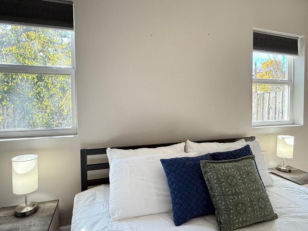 Urban Oasis 4BR Industrial Apartment image