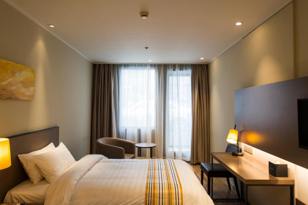 Двухместный (Двухместный номер бизнес-класса с 1 кроватью), Home Inn Plus Shanghai Xujiahui