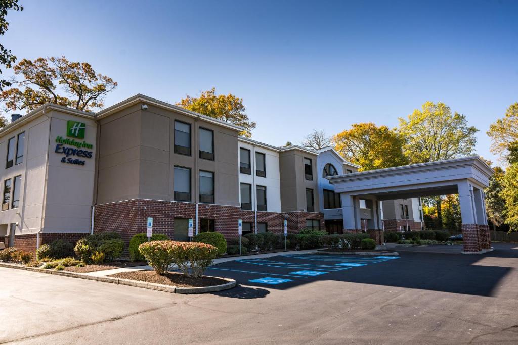 Holiday Inn Express Hotel & Suites West Chester, an IHG Hotel image