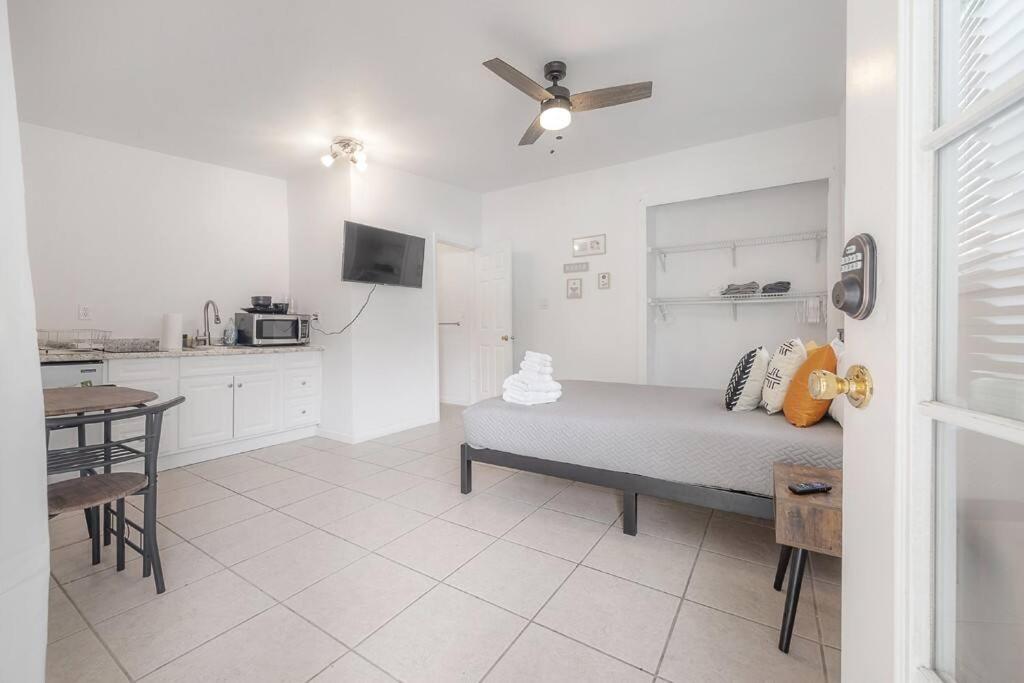 Stadium Apartment w Area & Parking image