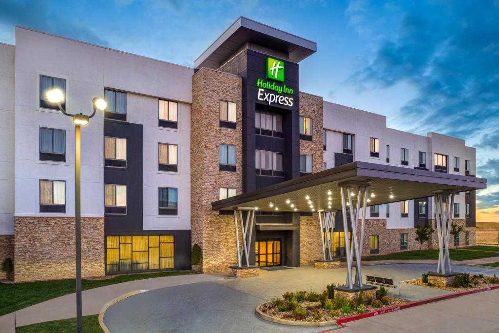 Holiday Inn Express & Suites Amarillo West, an IHG Hotel image