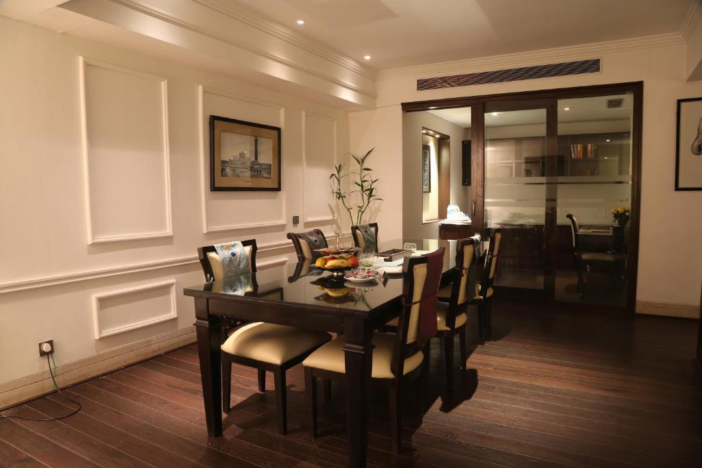 Сьюит (Mini Deluxe Suite -  Early Check-In & Late Check-Out: Subject to Room Availability.,  20% Discount on food and Soft Beverage), The Ashok, New Delhi