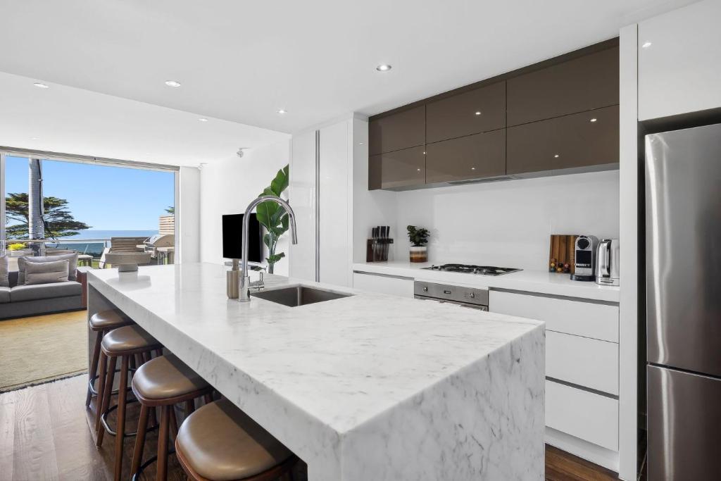 Luxury Meets Oceanfront Bliss on The Esplanade photo 4