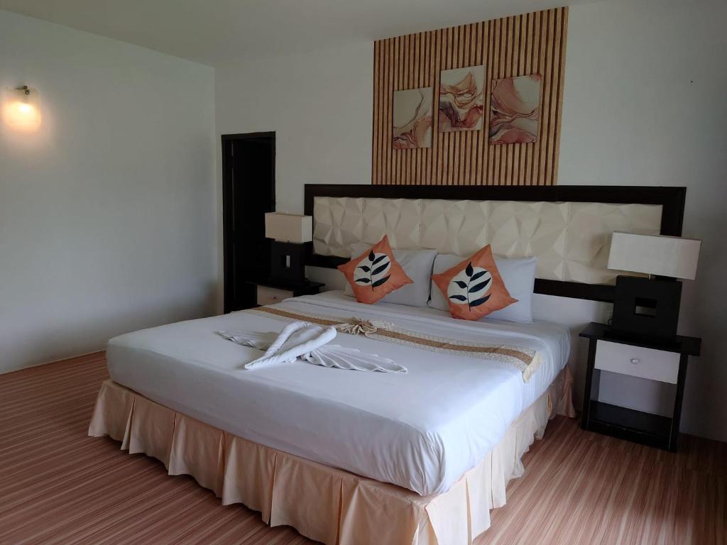 On The Hill Karon Resort Room Type - Deluxe Garden View Room