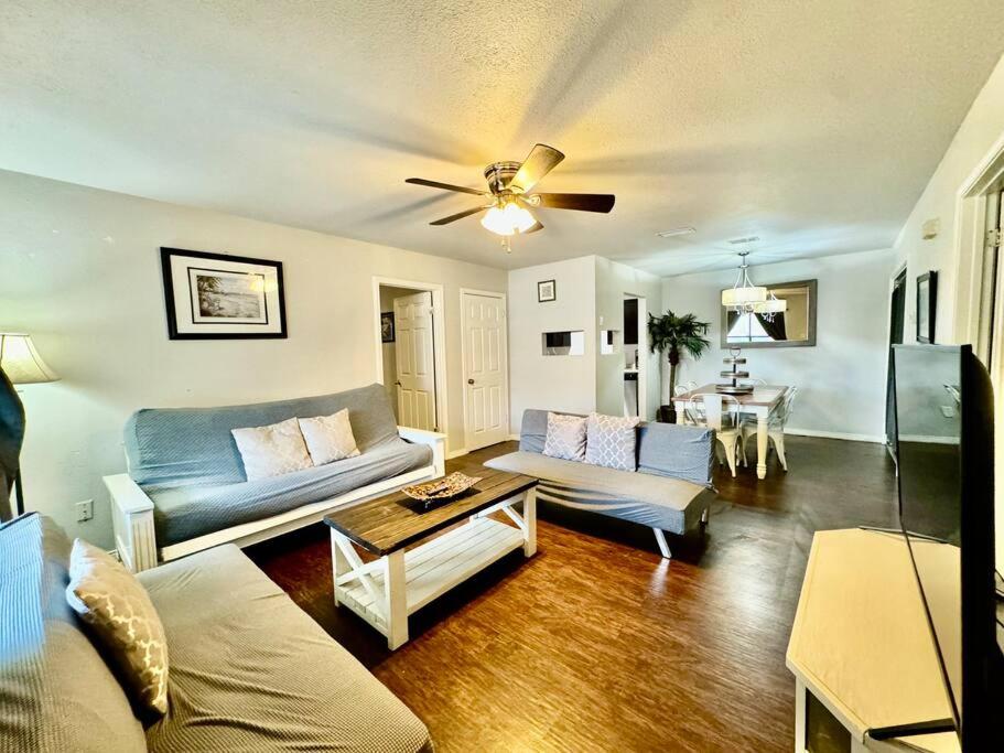 2 master Suite apartment 20 min to the beach image