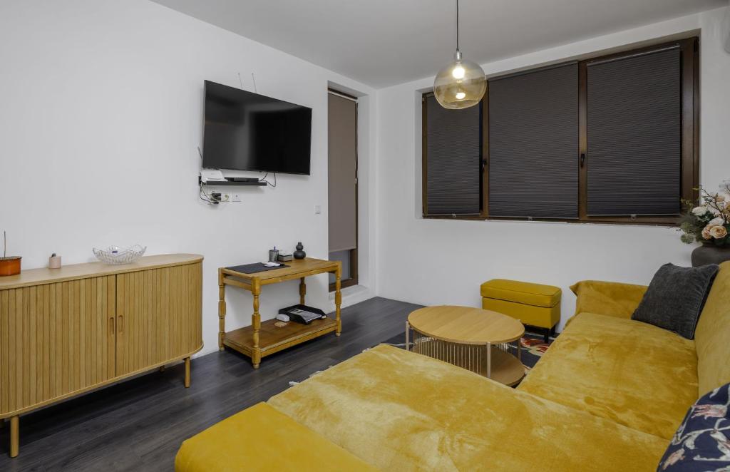 Cozy 1BD Flat Close to the City Center by Flat Mаnager - Tap to explore photos
