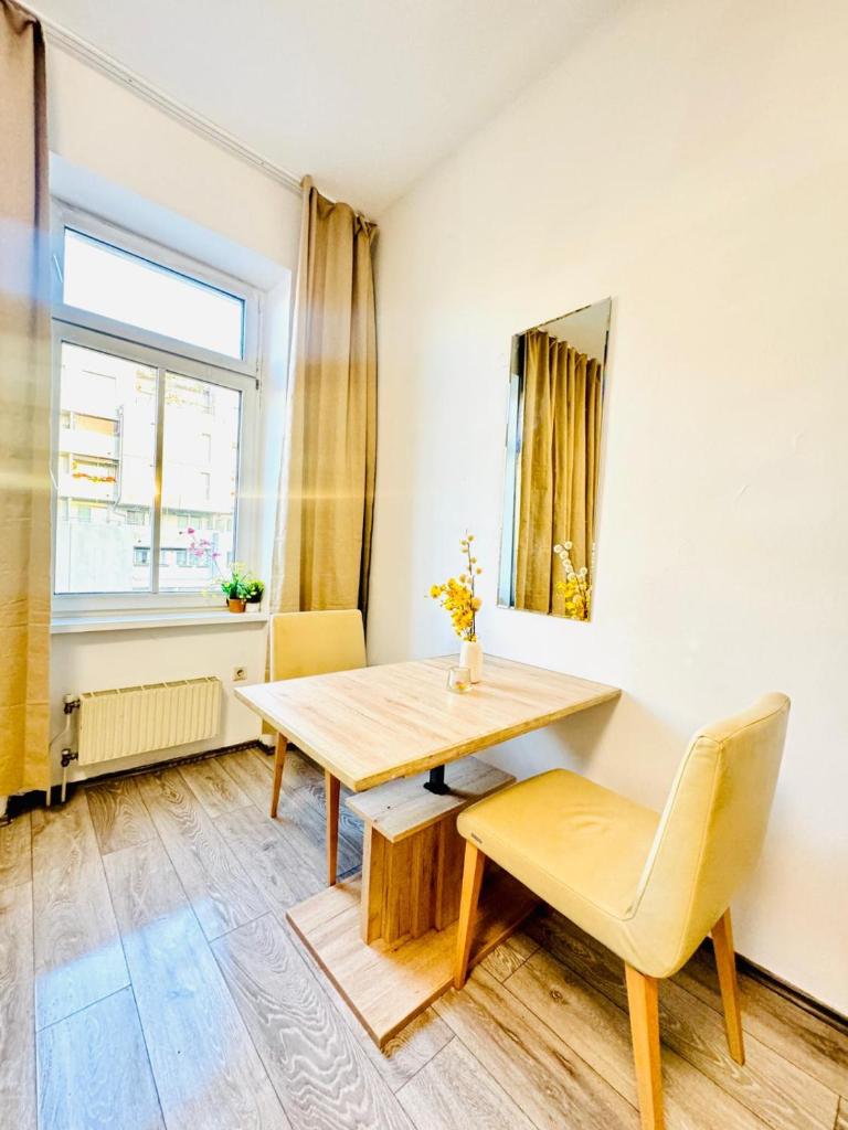 Cozy Private Rooms in 3BR Apartment Near FAC Platz - Tap to explore photos