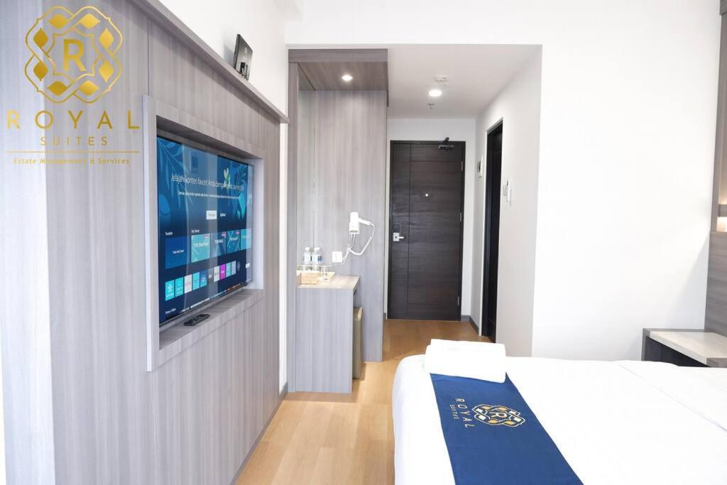 Royal Suites Studio 26QY - Citra Plaza Nagoya Apartment - Tap to explore photos