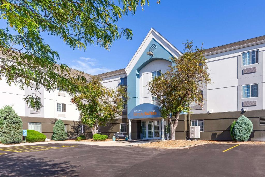 Sonesta Simply Suites  St Louis Earth City image