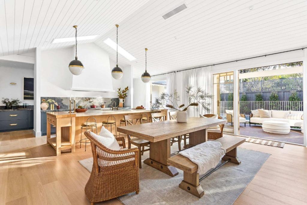 Muskoka Luxe Retreat with Pool Spa & Fire Pit