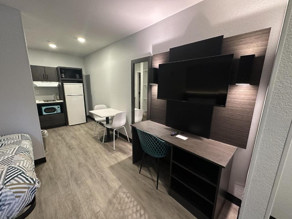 Studio 6 Columbus, GA – Columbus Airport image