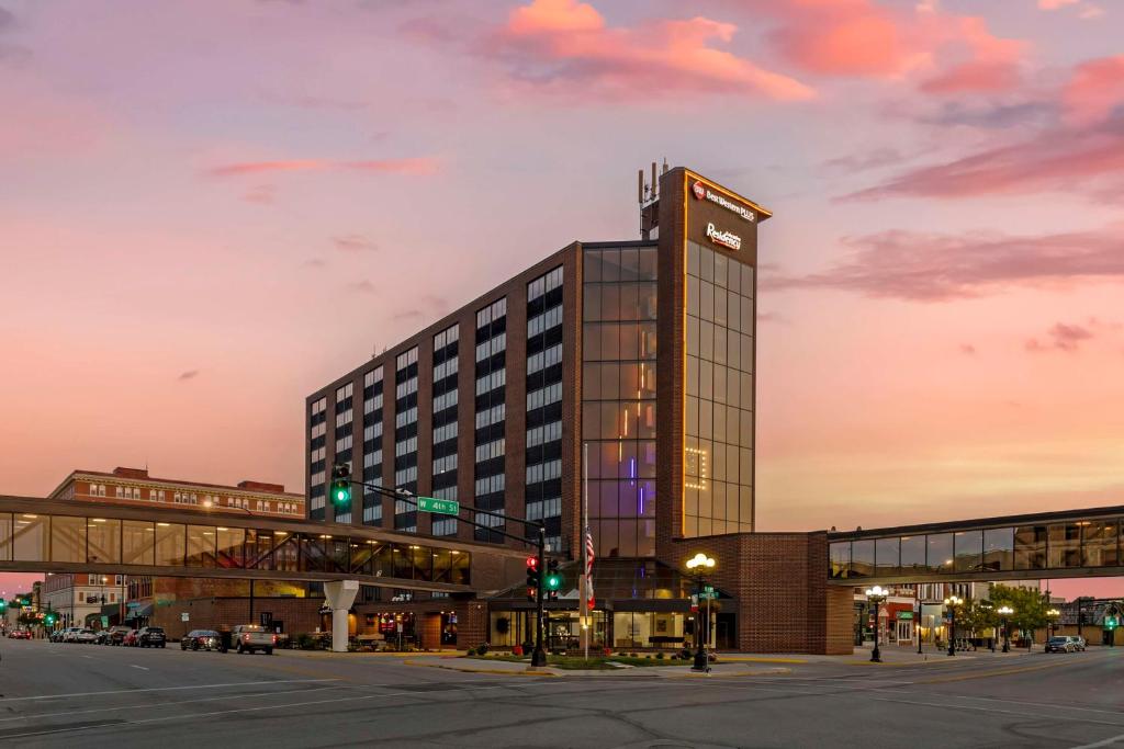 Best Western Plus Executive Residency Waterloo & Cedar Falls image