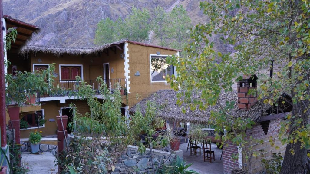 POSADITA LOS ALAMOS Alojamiento de montaña estamos en San Isidro a 8km pasando Iruya lea atentamente la descripción