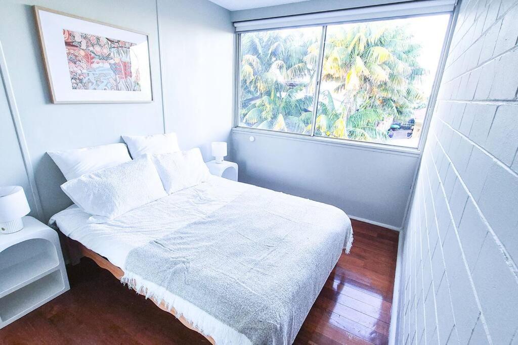 Palm Cove - 2 mins walk to beach- perfect escape - Tap to explore photos
