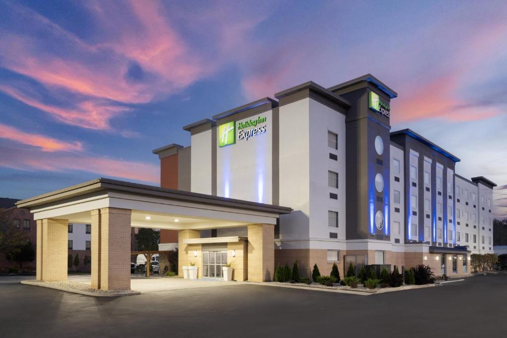 Holiday Inn Express Toledo North, an IHG Hotel image