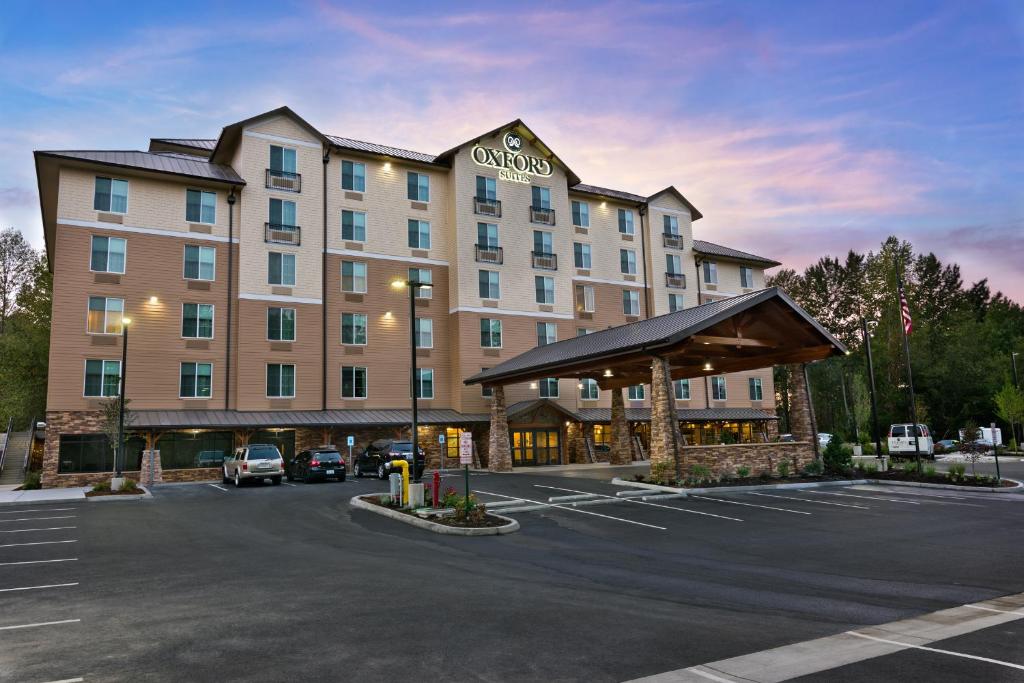 Oxford Suites Bellingham image