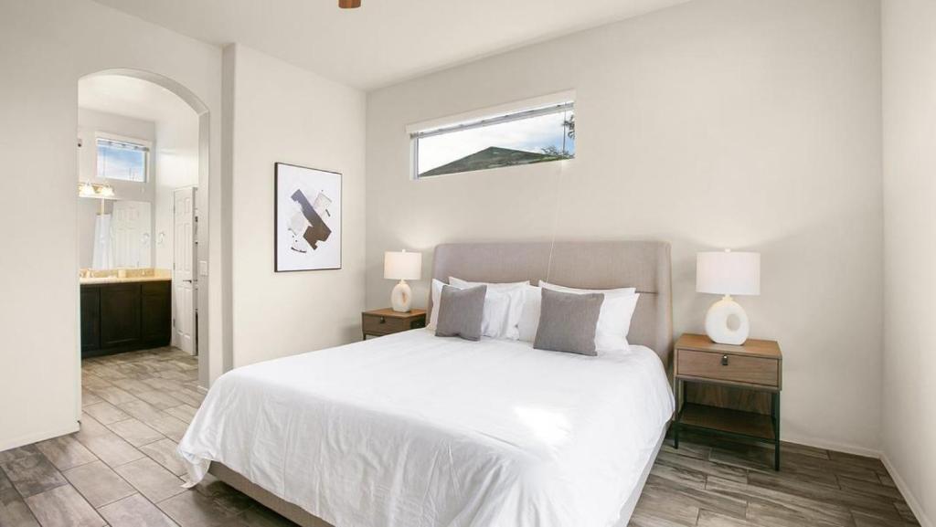 Landing at The Hub at 934 - 2 Bedrooms in Riverdale image