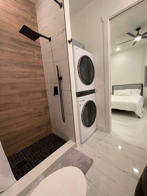 Casa Blanca Studio with Washer Dryer image