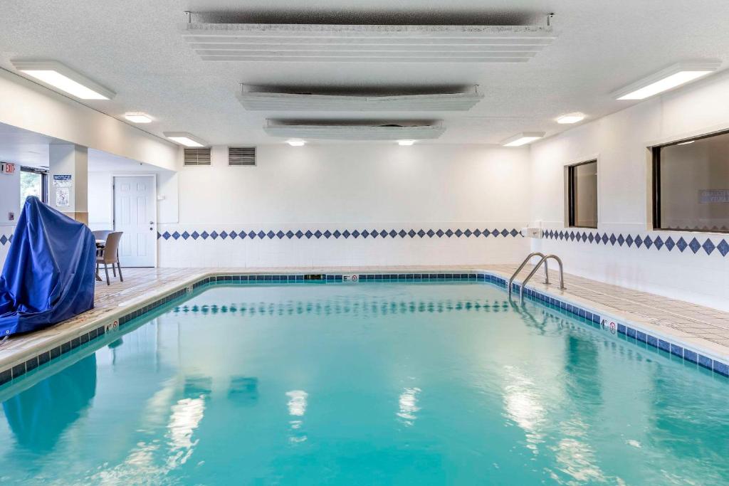 Comfort Inn Charlotte image