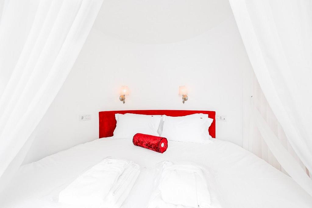 Beyond Hotel - Boutique Class - Special Class - Tap to explore photos