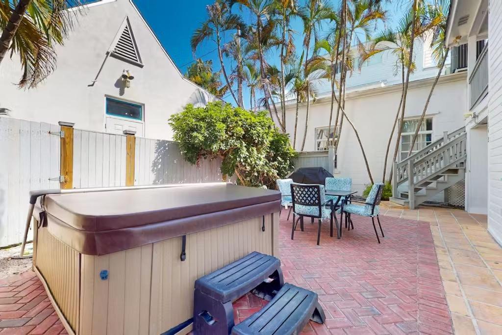 Duval Street Retreat image