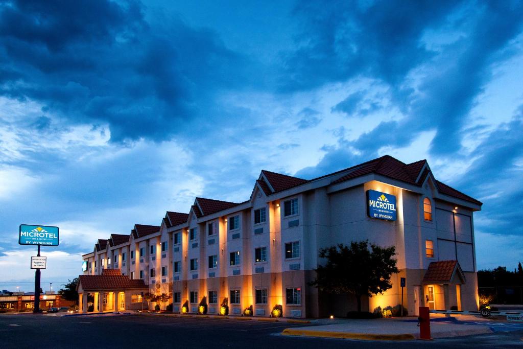 Microtel Inn & Suites by Wyndham Chihuahua photo 2