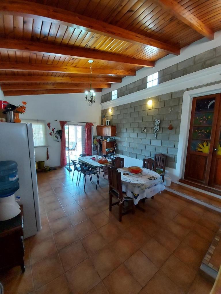 Hermosa casa con pileta en estancia vieja carlos paz photo 1