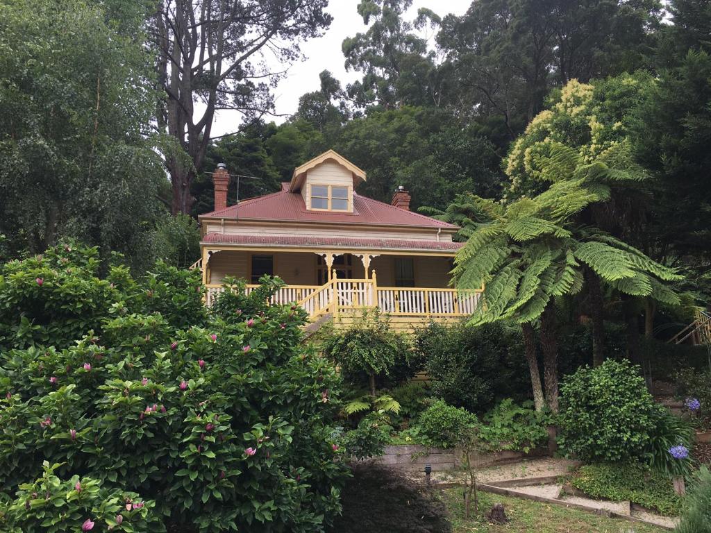 Charnwood Cottages in Warburton photo 1