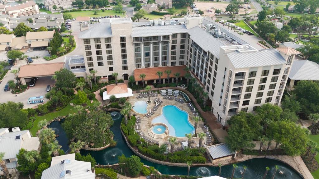 Horseshoe Bay Resort image