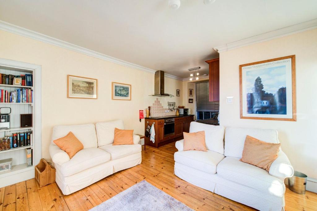 GuestReady - Historic Edinburgh Old Town Apartment - Tap to explore photos