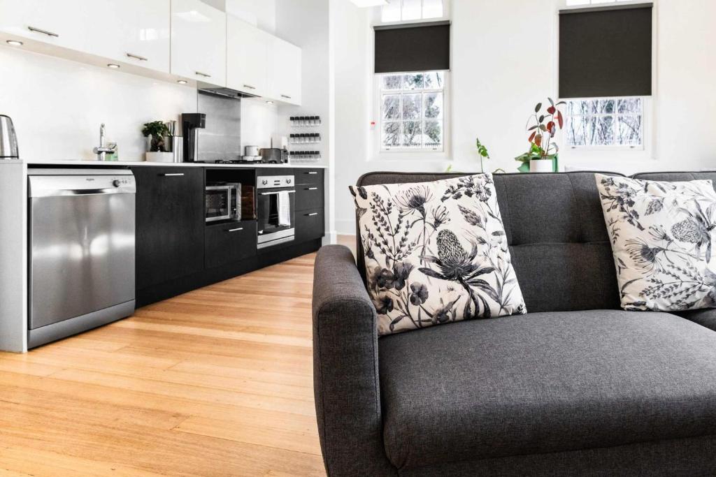 Chic 1BR Apartment in Peaceful Parkville photo 2