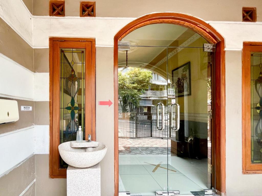 RedDoorz Near Alun Alun Kota Wisata Batu photo 3